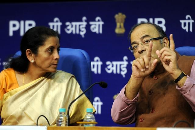 Union Finance Minister Nirmala Sitharaman (L) and past Union Finance Minister Arun Jaitley (R) (Sonu Mehta/Hindustan Times via Getty Images)