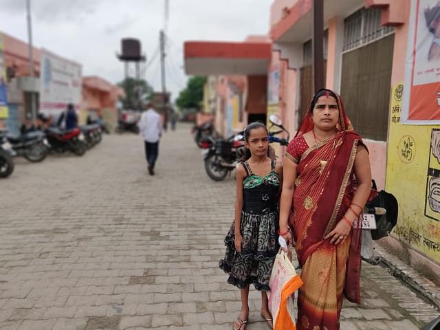 Geeta Singh from Dumari Sawangi Pattivillage with her eight-year-old daughter.