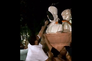 Congress student leaders desecrating Savarkar’s statue (Video screengrab)