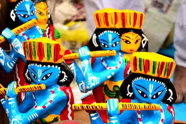 Wooden toys being sold at the banks of the Khoai river. (<a href="https://www.flickr.com/photos/smaitra/">Sugato Maitra</a>/Flickr)