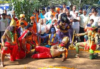 A nomadic tribe --- the Budaga Jangamas --- perform the tale of Kishkinda through Hagalu Vesha