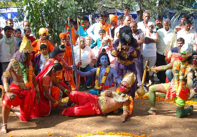 A nomadic tribe --- the Budaga Jangamas --- perform the tale of Kishkinda through Hagalu Vesha