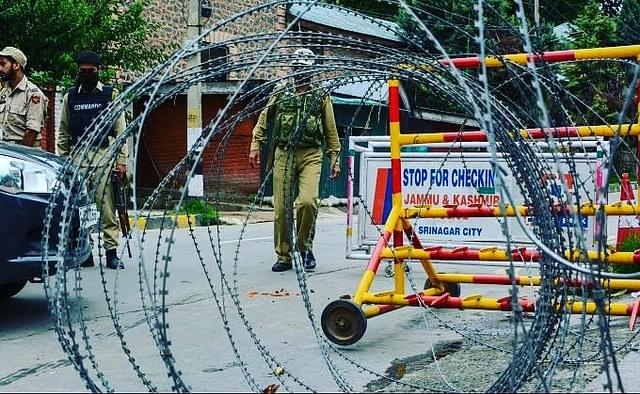 Restrictions eased in Kashmir (representative image)(@MukulAdhikary5/Twitter)