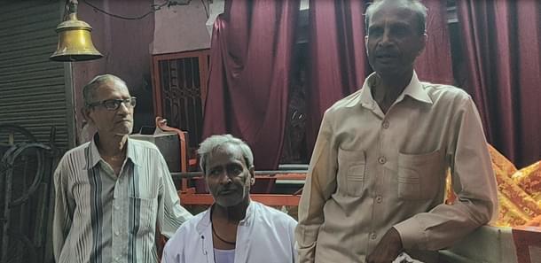 Kannumal (Centre) and Tarachand Gupta (right).