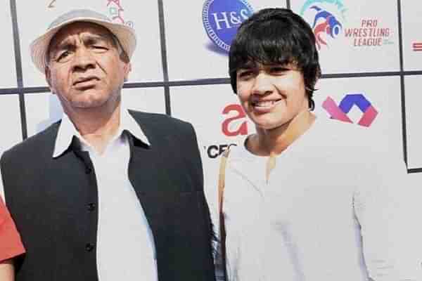 Babita Phogat along with her father and Dhronacharya awardee Mahavir Phogat. (image via Jayanta Talukdar/Facebook)