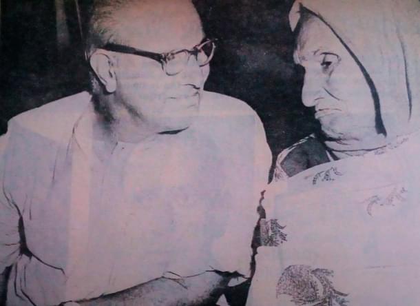 Bhagat Singh’s mother and younger brother at the function where she released the biography of Veer Savarkar (Illustrated Weekly of India, 1971).