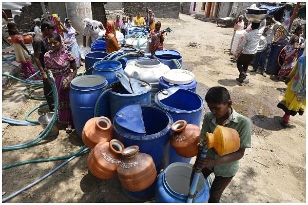 Water stress: Villagers of Masurdi in the Latur district of Marathwada region wait for the water tanker. (Anshuman Poyrekar/Hindustan Times via GettyImages)&nbsp;