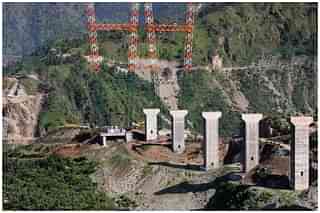 The Chenab railway bridge in Kashmir. (Bhisham Pratap Padha/Flickr)
