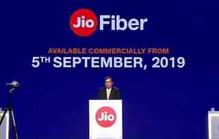 Mukesh Ambani announcing the Reliance Jio GigaFiber. (image via Twitter)
