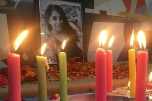 Candles lighted in memory of the victim, Subhashree. (via Twitter)