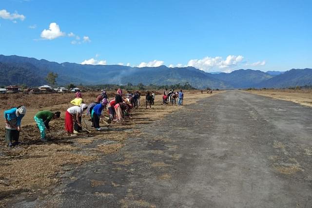 Local villagers volunteering for ‘Shramdaan’ at Vijayanagar ALG In Arunachal Pradesh (Representative Image) (@proshillong/Twitter)