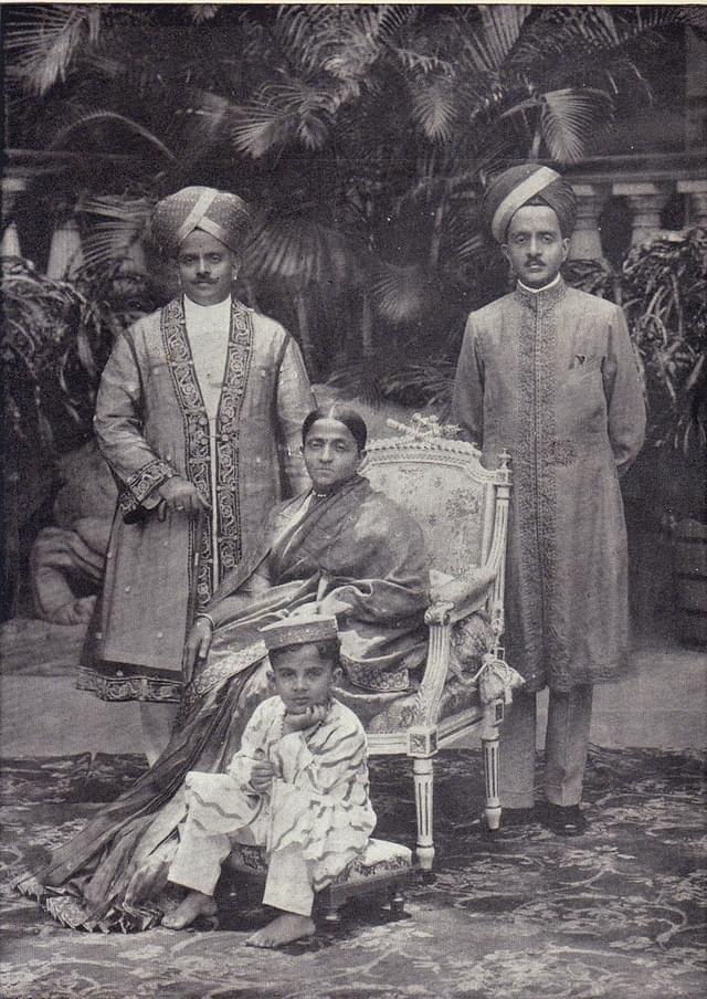 Krishnaraja Wadiyar (L), Kantaveera Narasimharaja Wadiyar (R) with their mother, Kempa Nanjammani Vani Vilasa, and Jaya Chamaraja Wadiyar (seated).