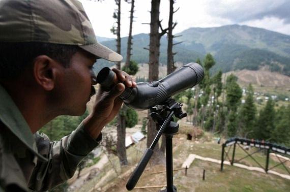 An Indian Army soldier keeps a close watch on the Line of Control in Gurez, Kashmir. (Representative Image) (Farooq Khan-Pool/GettyImages)