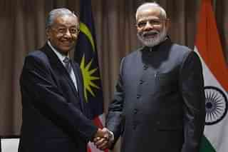 PM Modi With Malaysian Prime Minister Mahathir Bin Mohamad (Pic Via MEAIndia Website)