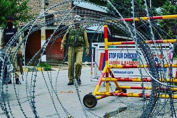 Restrictions eased in Kashmir (representative image)(@MukulAdhikary5/Twitter)