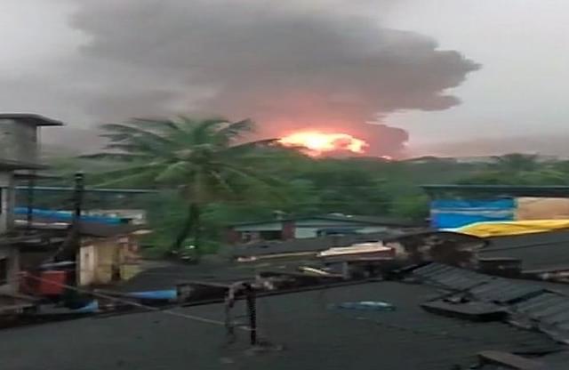 Fire at the ONGC plant in Uran near Mumbai (Source: @ANI/Twitter)