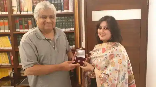 Sushma Swaraj's daughter Bansuri Swaraj visited senior lawyer Harish Salve on Friday and presented a coin of Re 1. (Photo credit: India Today)