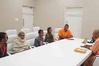 Kamlesh Tiwari’s family meeting Uttar Pradesh CM Yogi Adityanath. (Source @Twitter)