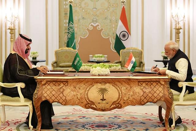 Prime Minister Narendra Modi and Saudi Crown Prince Mohammed bin Salman sign an agreement. (PMO)