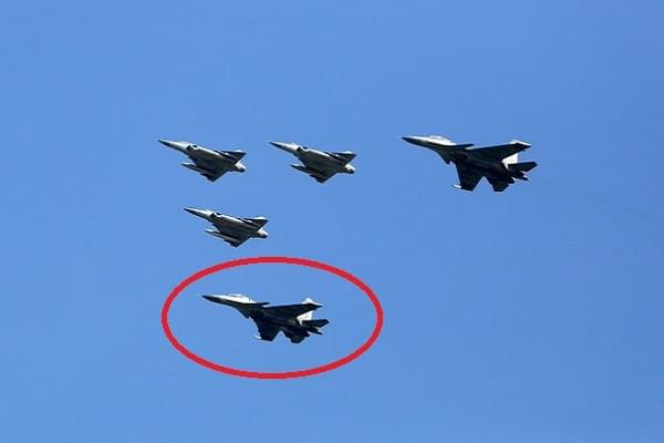 The Sukhoi which Pakistan claimed it had shot down (@VishnuSom/Twitter)