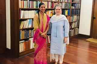 Alka Lamba with Congress president Sonia Gandhi (Pic via Twitter)