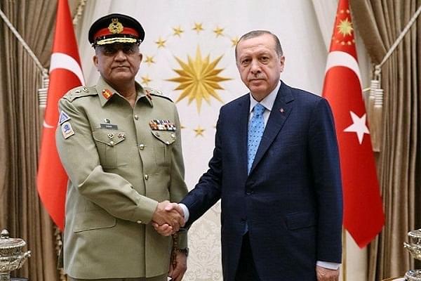 Pakistan Army Chief General Bajwa - left, Turkish President Erdogan - right (Pic via Twitter)