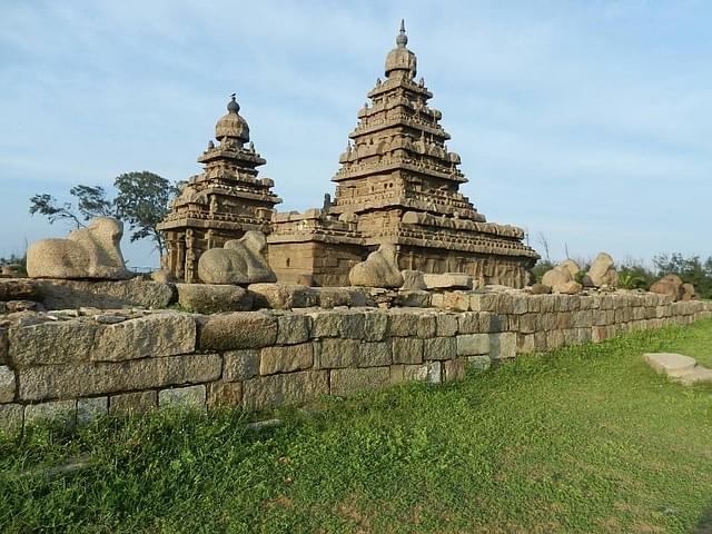The twin shore temples with the majestic Nandis on the outer wall.