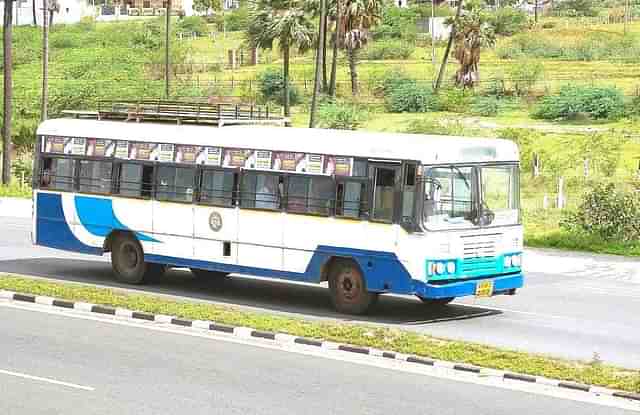  A state-owned bus en route to Hyderabad.&nbsp;  (<a href="https://commons.wikimedia.org/wiki/User:Nikhilb239">Nikhilb239</a>/Wikipedia)