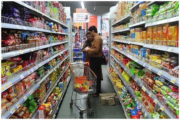 An Indian family shops at a supermarket. (INDRANIL MUKHERJEE/AFP/GettyImages)  