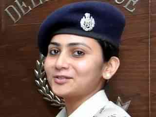  Deputy Commissioner of Delhi Police Monika Bhardwaj (Picture Courtesy: Facebook/<a href="https://www.facebook.com/IASandIPSOfficersinindia/?__tn__=kC-R&amp;eid=ARD6p5TEyZHVOSeOJSafHPL7XoDiRtGIgolPeRj5hzjcGXm7NhrQSHt86I_4Y7e8_TTSV0c4mEeoARhC&amp;hc_ref=ARSORp9GrtpiZPHW78GC4OZeDJUQRMqtOTHQYkBgPZWlZ_ynjEww69Uccb9uggs-YK4&amp;fref=nf&amp;__xts__%5B0%5D=68.ARCc1y7uvgWgL57W5T47woDlzrrnwPTjGyUM6gtGf3x934Kmd3cru7JoHmJ2a98fCaca4SlFz9EhnDMCor5_YizBmB3jPFhYRbhZkIuhFslmg_MMzQFcjZXy0neEi1Byowd49lhosx-Y_h9bsmoCgsWBXRk7KXA7Xpr4JNMZMJ2HEmrEO9Ib-58Kw62xIcwJihix4WHXVAXHPDZDwmvtbfY6fr9JbU-KumxFpc0D7oVVDJbVpz87jdZI_7rc_7qrDKhqCAjTn2zLBlDWwcbme_33h-LWXGJokJeMTLJQXKd1qlpU2ih2d9-bdPx499kTcRSN8rmkhH2lAZKdprw1w8tkxFwf">IAS and IPS Officers in India</a>)&nbsp;