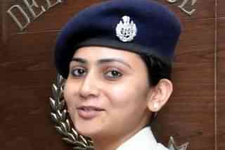  Deputy Commissioner of Delhi Police Monika Bhardwaj (Picture Courtesy: Facebook/<a href="https://www.facebook.com/IASandIPSOfficersinindia/?__tn__=kC-R&amp;eid=ARD6p5TEyZHVOSeOJSafHPL7XoDiRtGIgolPeRj5hzjcGXm7NhrQSHt86I_4Y7e8_TTSV0c4mEeoARhC&amp;hc_ref=ARSORp9GrtpiZPHW78GC4OZeDJUQRMqtOTHQYkBgPZWlZ_ynjEww69Uccb9uggs-YK4&amp;fref=nf&amp;__xts__%5B0%5D=68.ARCc1y7uvgWgL57W5T47woDlzrrnwPTjGyUM6gtGf3x934Kmd3cru7JoHmJ2a98fCaca4SlFz9EhnDMCor5_YizBmB3jPFhYRbhZkIuhFslmg_MMzQFcjZXy0neEi1Byowd49lhosx-Y_h9bsmoCgsWBXRk7KXA7Xpr4JNMZMJ2HEmrEO9Ib-58Kw62xIcwJihix4WHXVAXHPDZDwmvtbfY6fr9JbU-KumxFpc0D7oVVDJbVpz87jdZI_7rc_7qrDKhqCAjTn2zLBlDWwcbme_33h-LWXGJokJeMTLJQXKd1qlpU2ih2d9-bdPx499kTcRSN8rmkhH2lAZKdprw1w8tkxFwf">IAS and IPS Officers in India</a>)&nbsp;