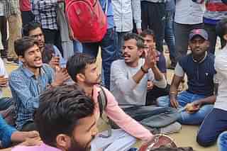 Students reciting Hanuman Chalisa as part of protest in BHU on November 21/Swati Goel Sharma