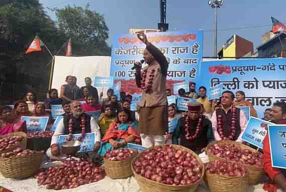 BJP Leaders protesting against Delhi CM Kejriwal over onion price rise (File Photo)