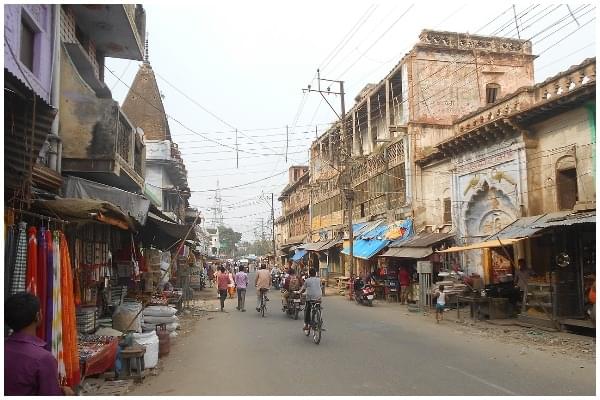 A street in Ayodhya (Wikimedia Commons) 