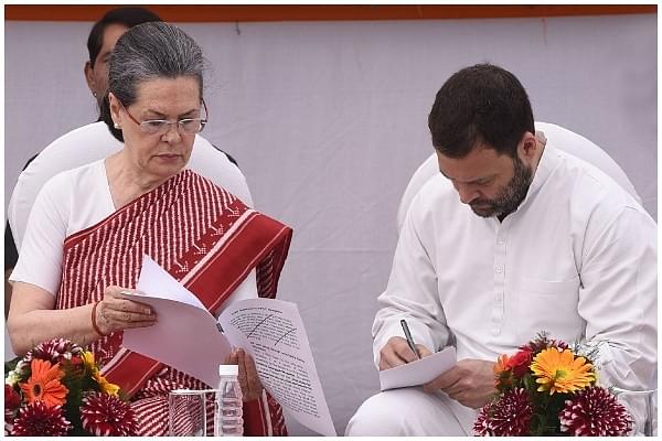 Congress president Sonia Gandhi with Rahul Gandhi at an event in New Delhi. (Sonu Mehta/Hindustan Times via GettyImages)&nbsp;