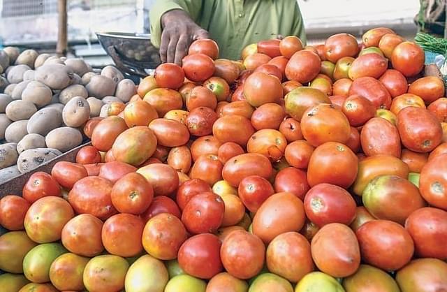 Tomato price hits record high at Rs 400 a kilo in Pakistan.&nbsp;