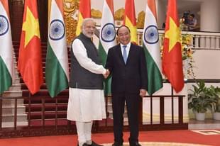 Prime Minister Modi meets Vietnamese Prime Minister Nguyen Xuan Phuc. (Narendra Modi/Flickr)