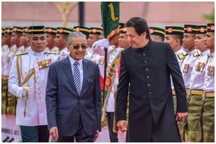 Pakistan PM Imran Khan with  Malaysian counterpart Mahathir Mohammad (Picture:Twitter)