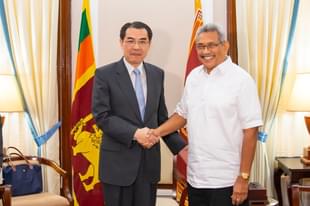 Sri Lankan President Gotabaya Rajapaksa with Chinese official (Representative Image) (Pic Via Twitter)