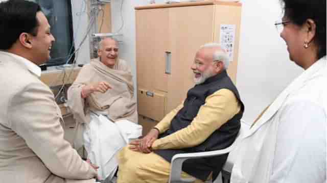 PM Modi met Arun Shourie at Ruby Hall Clinic, Pune, on Sunday. (Photo: Twitter/narendramodi)