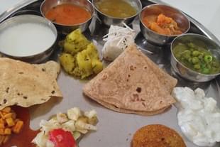 A Maharashtrian vegetarian meal with a variety of items. (Fatfoodie/Wikipedia)