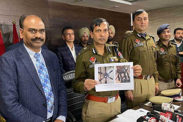 Punjab DGP Dinkar Gupta showing the image of Drones used in smuggling (Pic Via Twitter)