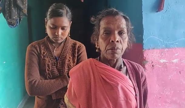 Rani Vishwakarma, left, with her mother. (Swati Goel Sharma/Swarajya Magazine) 