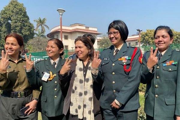 BJP MP Meenakshi Lekhi with petitioners. She fought the case for the women officers (Source: Twitter)