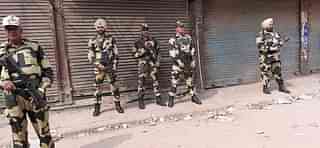 Paramilitary forces deployed in parts of Delhi amid violence. (Twitter/@kamaljitsandhu)