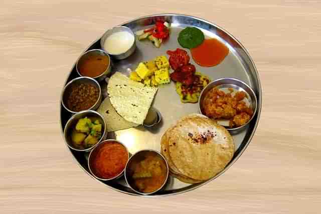 A Gujarati <i>thali</i>. (Nvthchester/Wikimedia Commons)