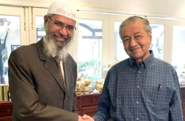 Zakir Naik meets Malaysian Prime Minister Mahathir Mohamad.&nbsp;