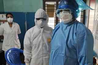 Healthcare workers wearing PPE. (Wikimedia Commons)&nbsp;