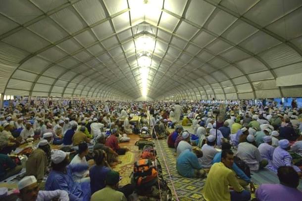 A gathering of the Ijtimak Tabligh in Malaysia. (Wikimedia Commons) 