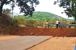 Borders closed prohibiting entry of vehicles from Kerala into Karnataka